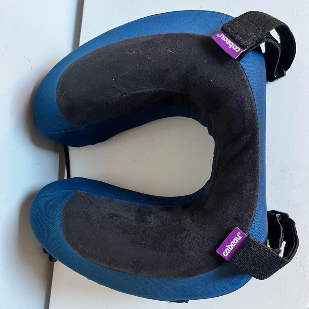 Cabeau Travel Neck Memory foam Support Pillow - Picture 2 of 9